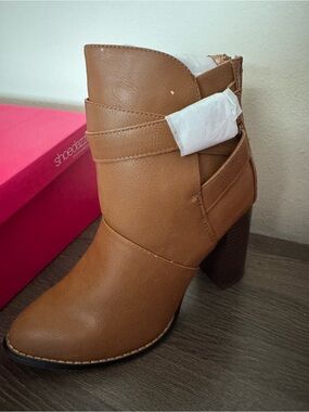 Women’s Tan Block Heel Ankle Boot